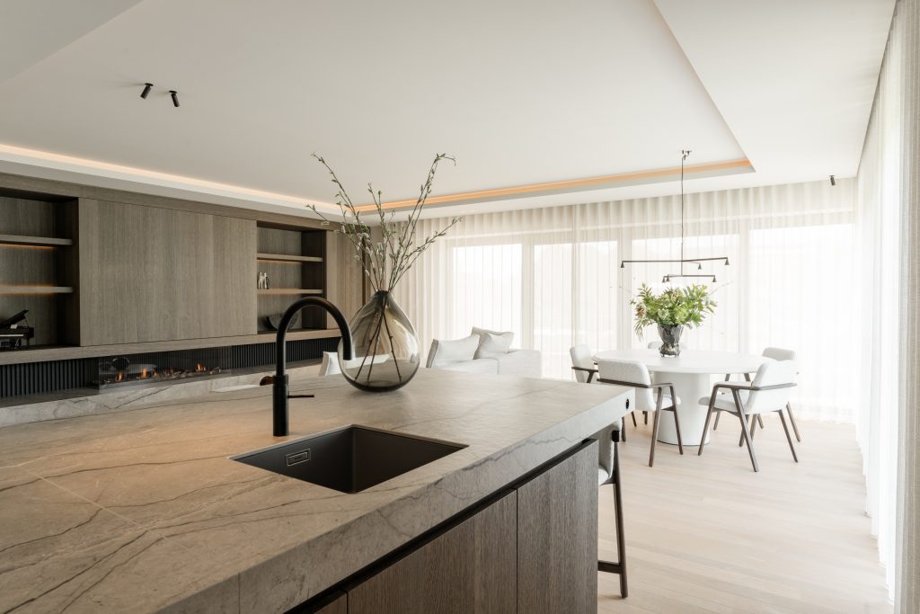 Warum ganzheitliche Lichtplanung im Wohnraum 2026 entscheidend ist. Erfahren Sie, wie Lichtkonzepte, Technik und Umsetzung aus einer Hand Wohnqualität nachhaltig verbessern.